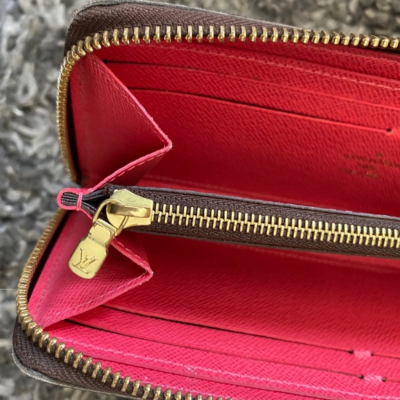 ‼️SOLD‼️AUTHENTIC LV Clemence Wallet - Picture 5 of 10